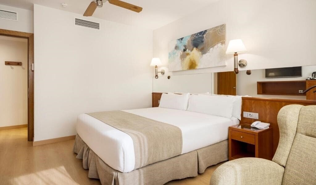 Фото Ilunion Les Corts 4*