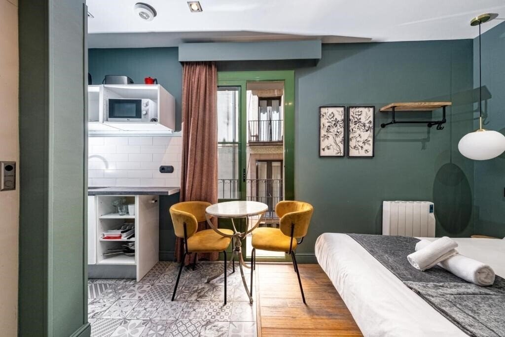 Готель Ainb Born Damas 3*