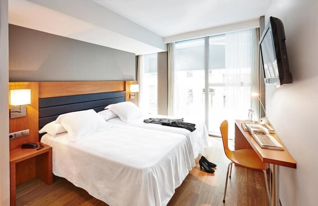 Готель Barcelona Century 3*