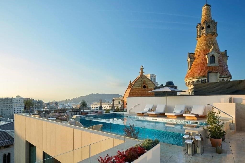 Отель Me Barcelona 5*