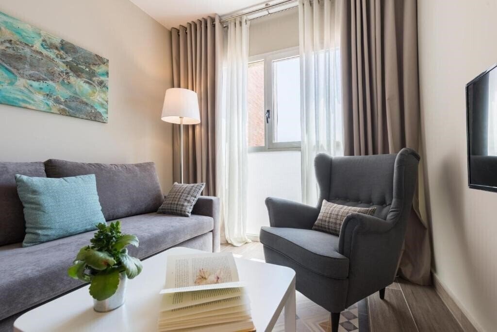 Картинка Flateli 430 Bcn 3*