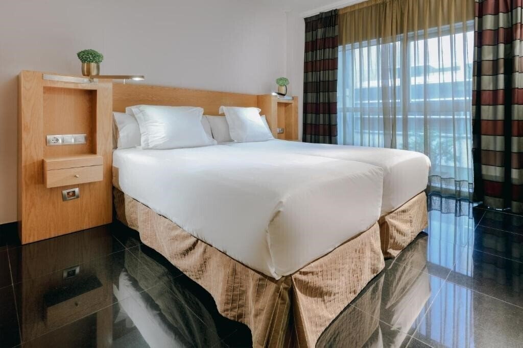 Готель Apartamentos Hesperia Barcelona Fira 5*