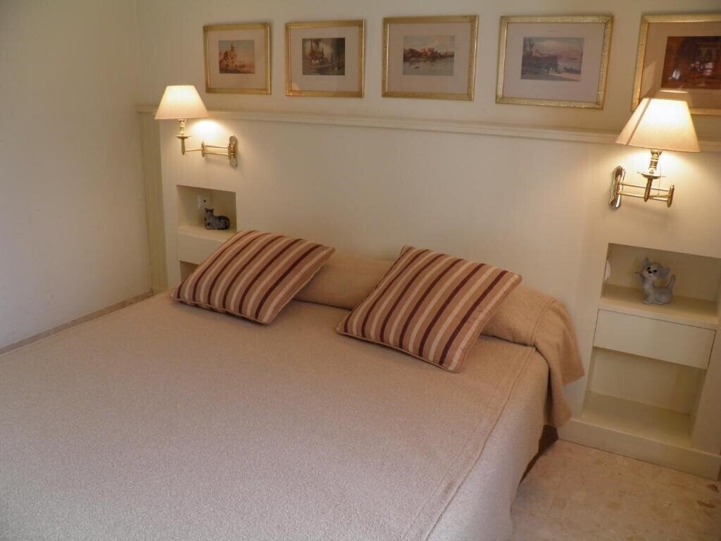 Готель Apartaments St. Jordi Comtal 3*