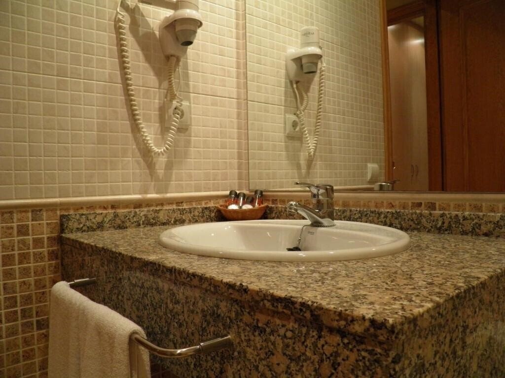 Фотографія Apartaments St. Jordi Comtal 3*