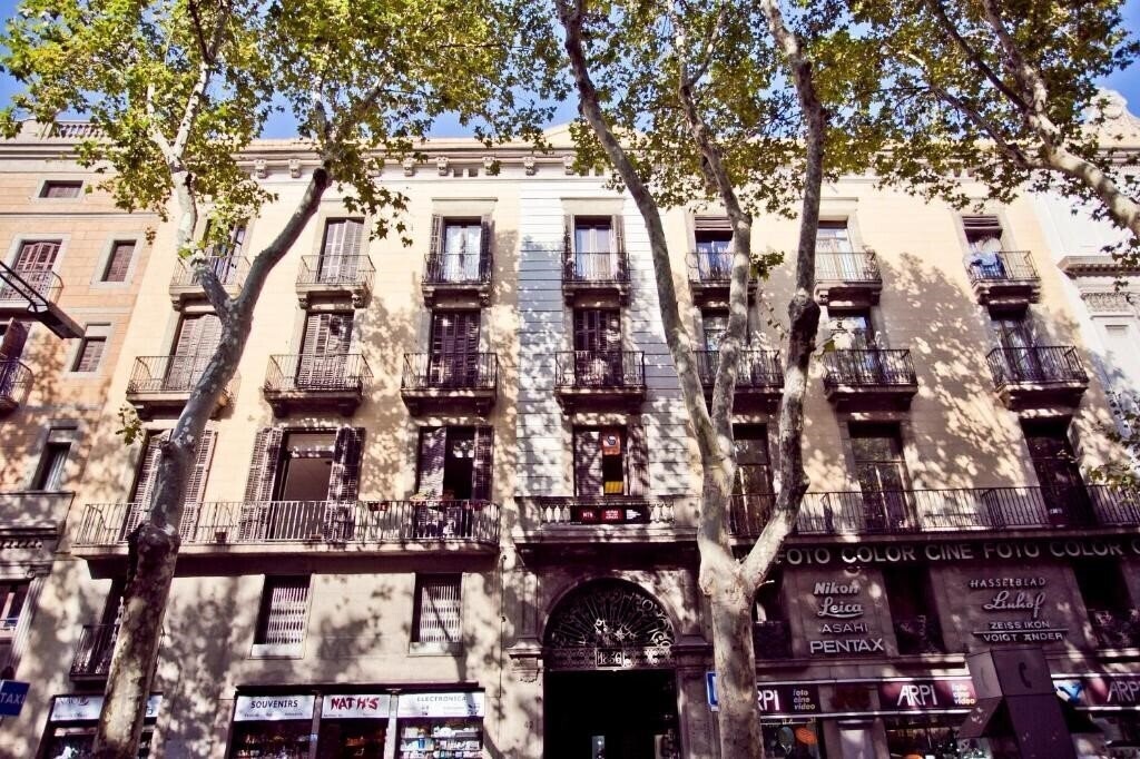 Готель Ramblas Bacardi Apartments 4*