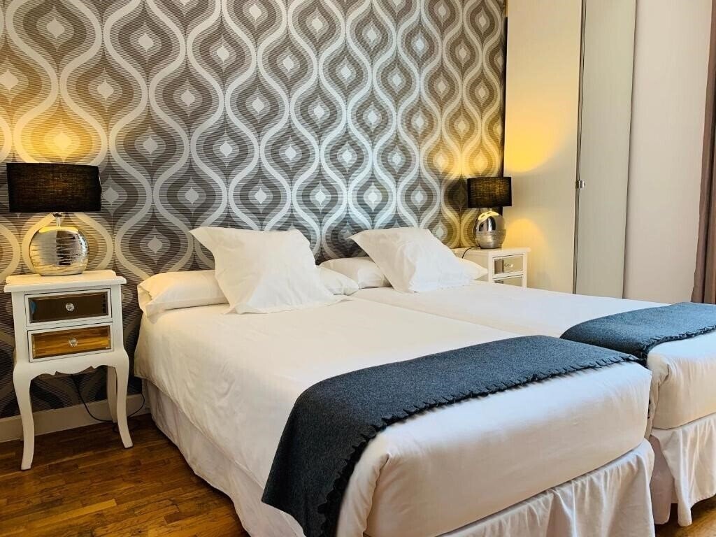 Готель Aptbcn Super Balmes 3*