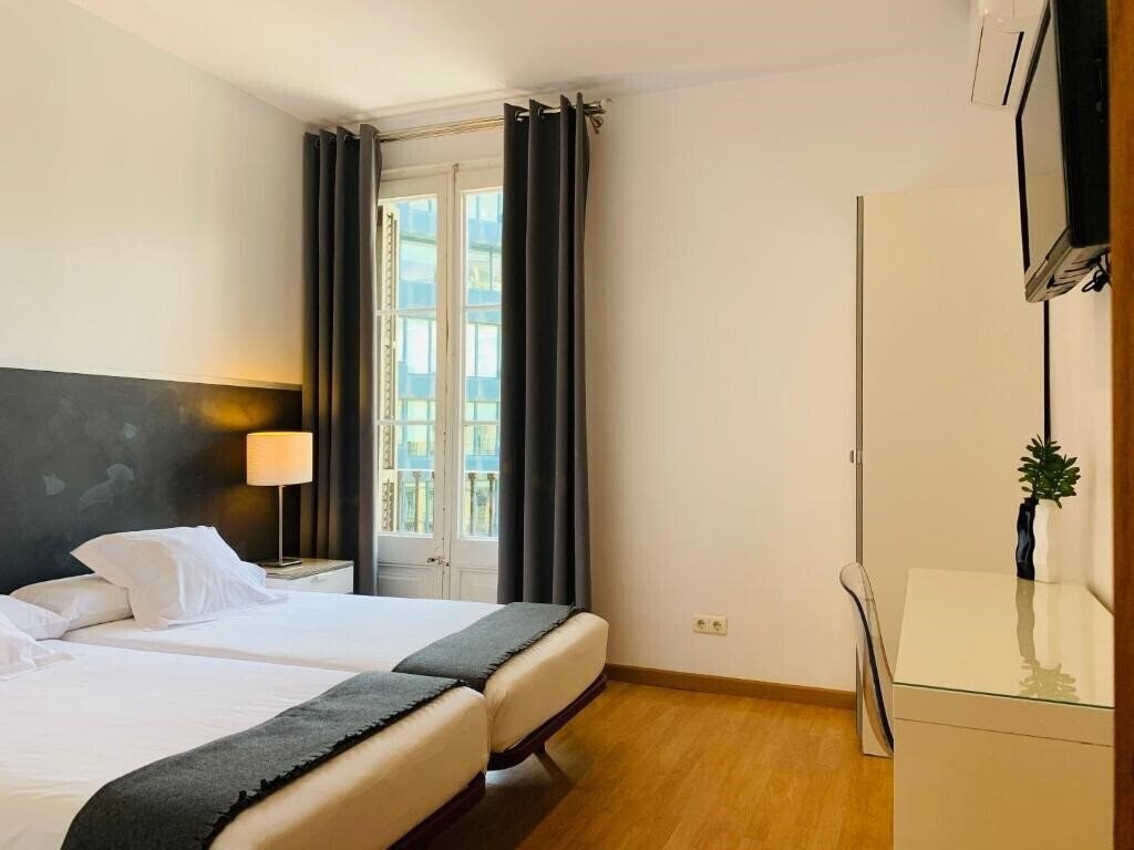Картинка Aptbcn Super Balmes 3*