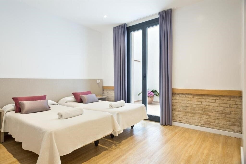 Фото Bcnstop Parc Guell 3*