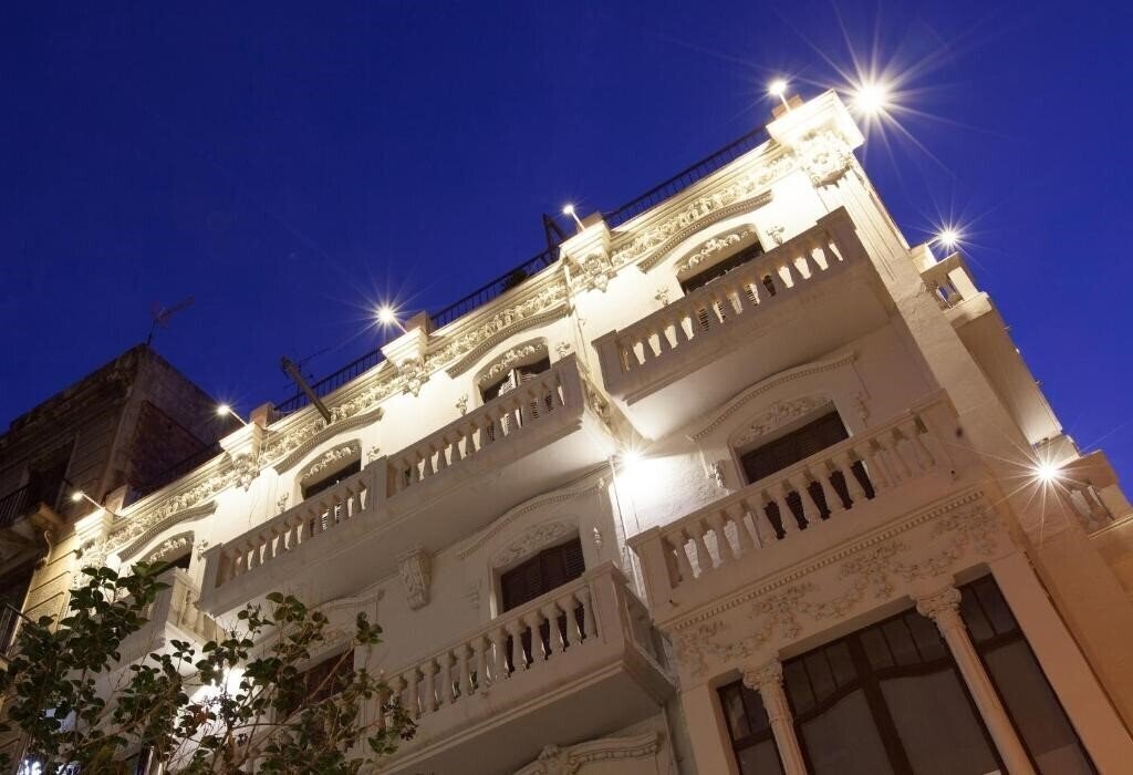 Готель Click & Flat Seneca Suites 3*