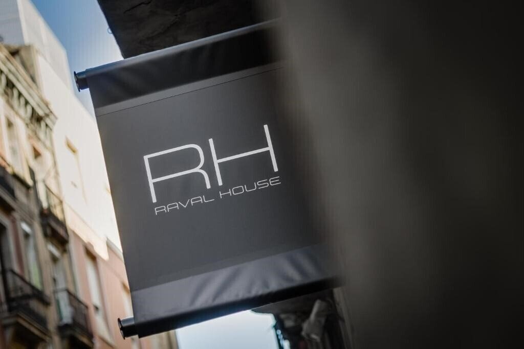 Готель Raval House 3*