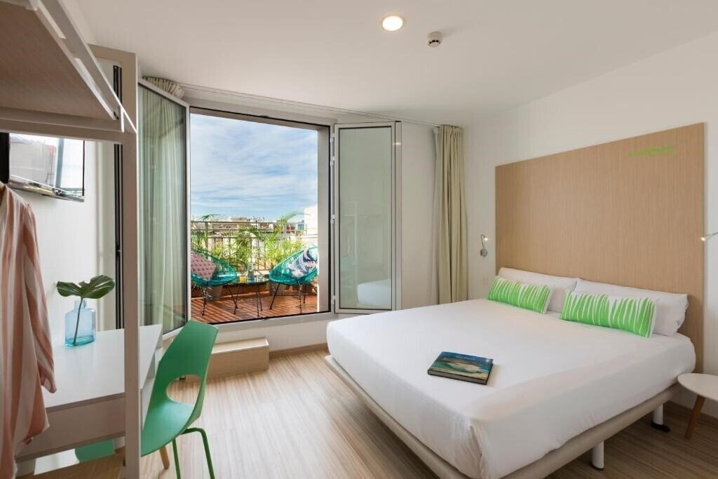 Отель Smartroom Barcelona 3*