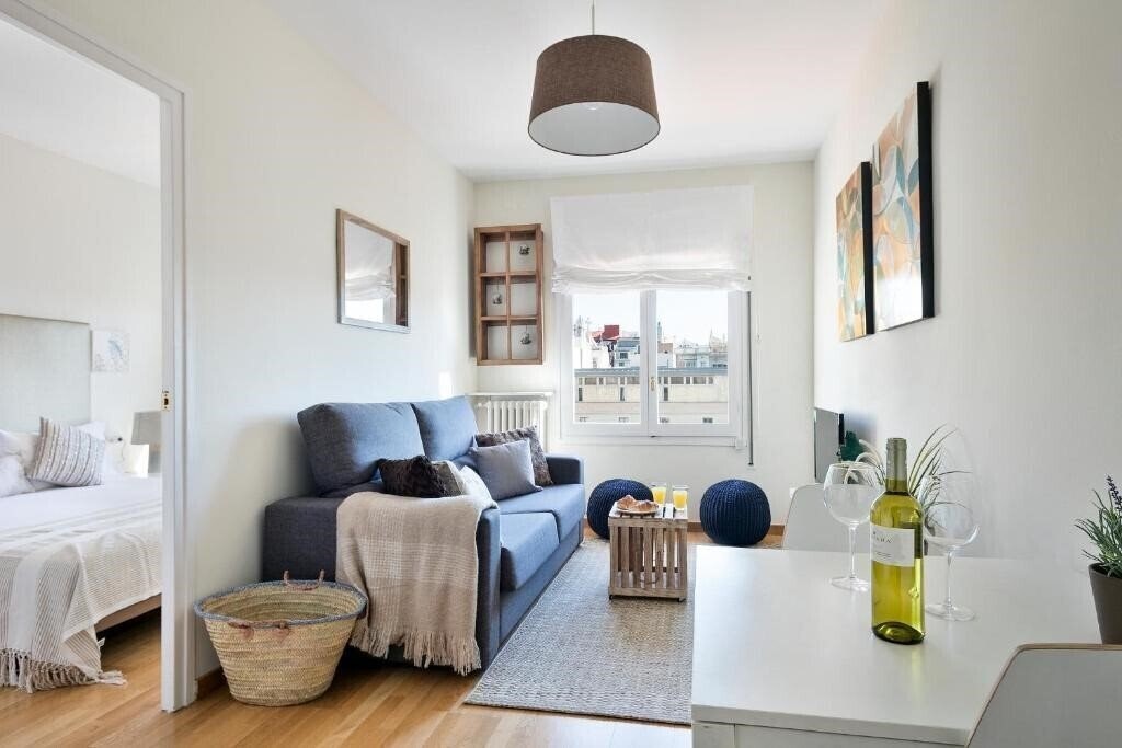 Отель Stay U-Nique Apartments Rambla Catalunya 3*