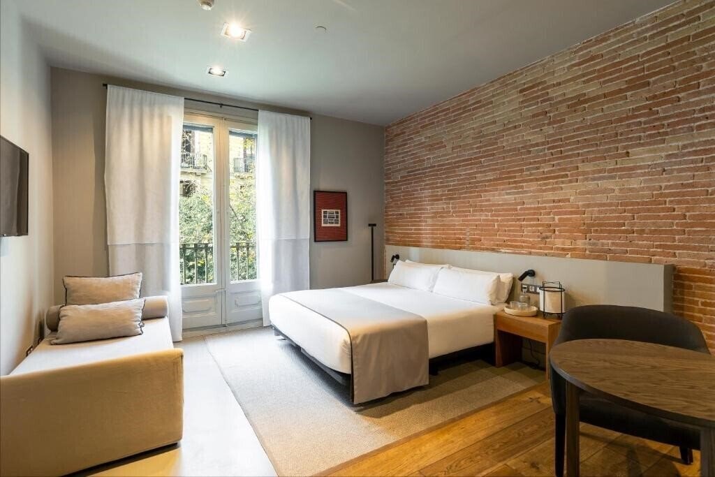 Готель Uma Suites Pau Claris 3*