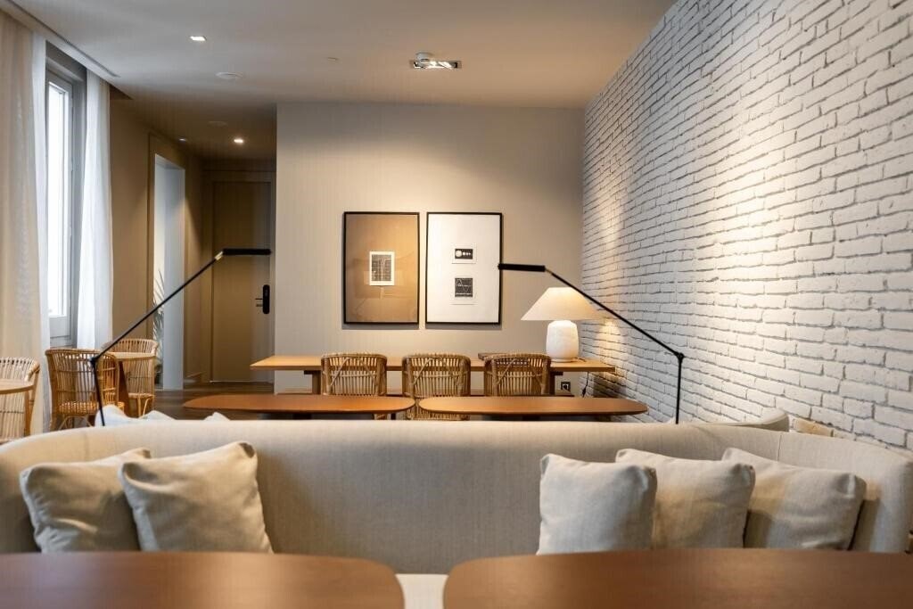 Фотографія Uma Suites Pau Claris 3*