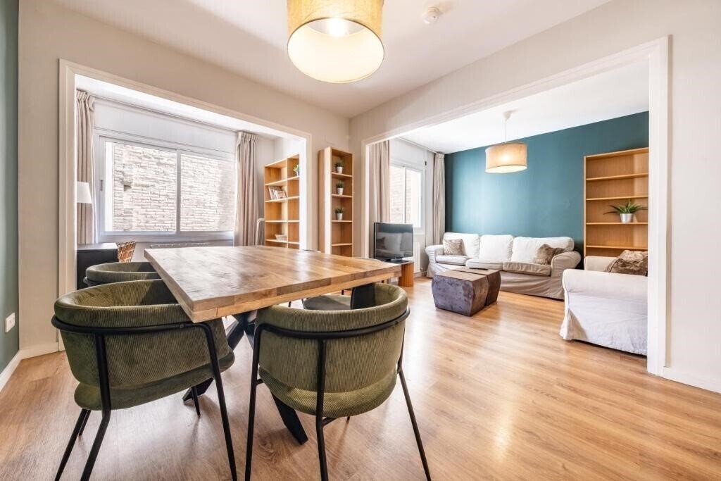 Готель AinB Barcelona Sants Apartments 3*