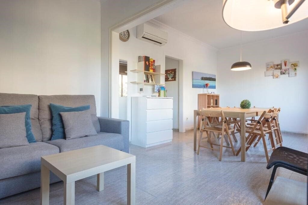 Готель Apartamentos Tarradellas Sants Estacio 3*