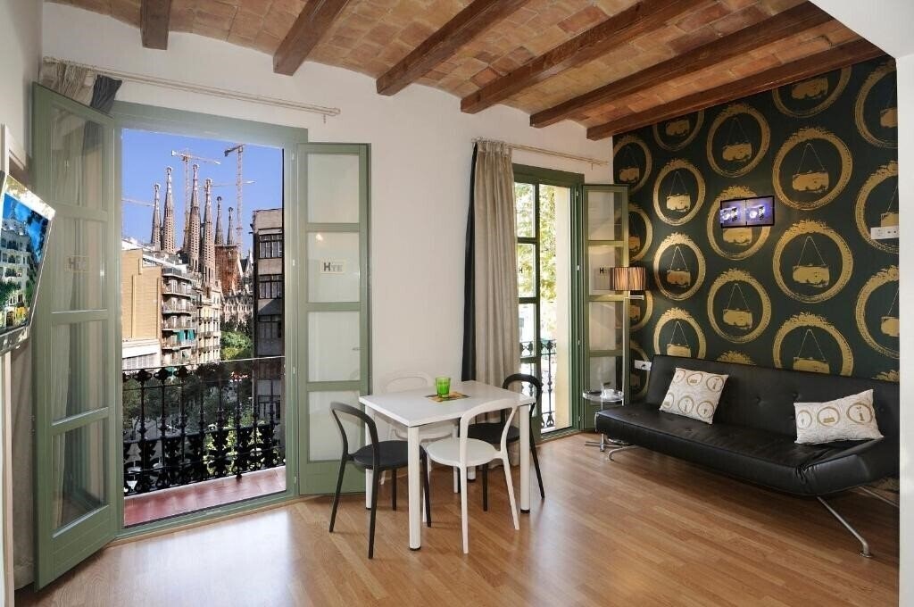 Готель Apartments Hostemplo Suites 3*