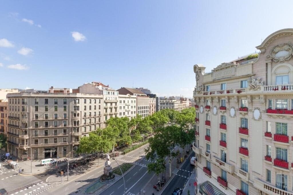 Фото Fisa Rentals Gran Via Apartments 3*