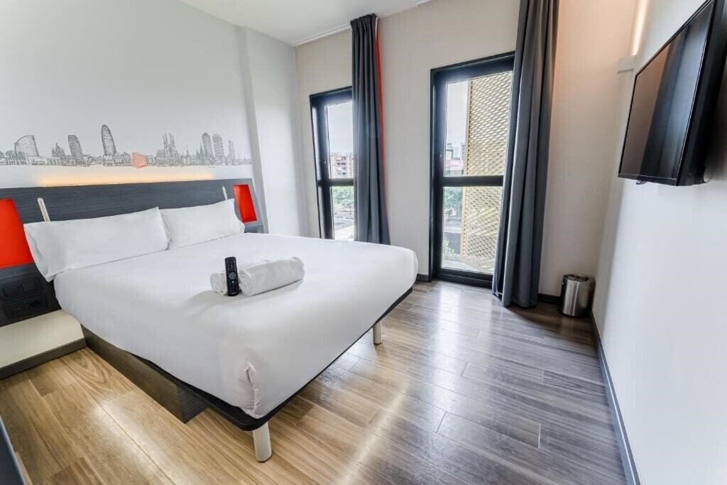 Готель Easyhotel Barcelona Fira 1*