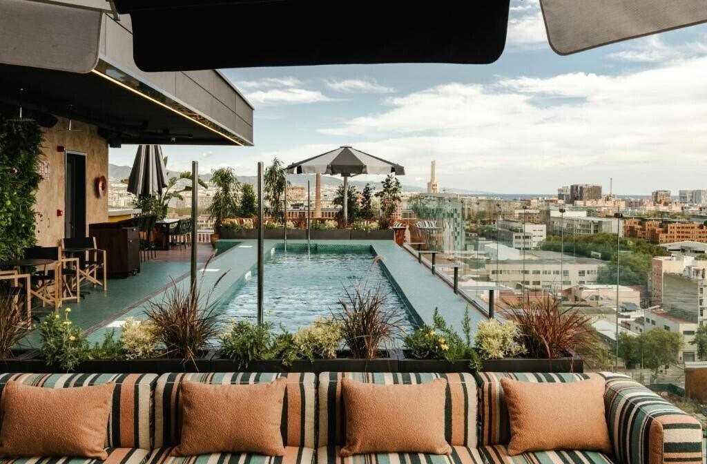 Отель The Social Hub Barcelona Poblenou 3*