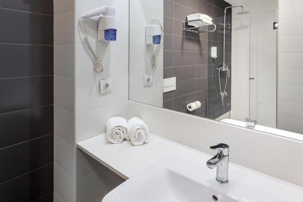 Фотографія B&B Hotel Barcelona Viladecans (ex. Sidorme Viladecans) 3*