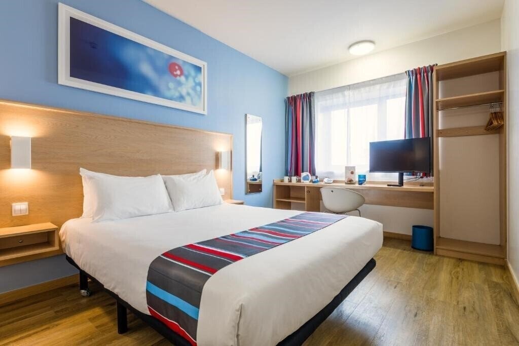 Готель Travelodge Barcelona Fira 3*
