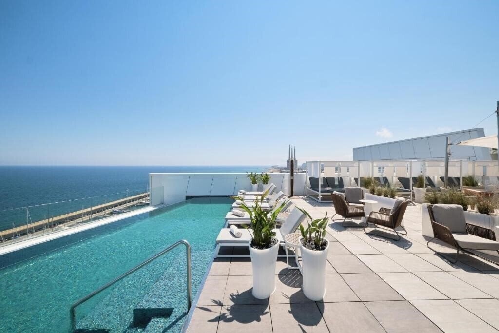 Отель Hotel Marina Badalona 4*