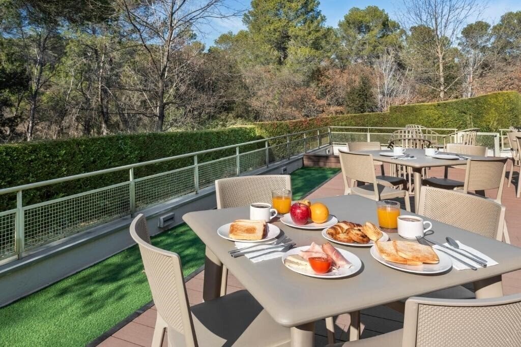 Фотографія B&B Hotel Barcelona Sant Cugat 3*