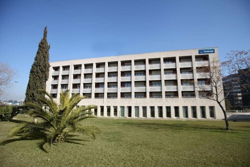 Готель Travelodge Barcelona Del Valles 3*