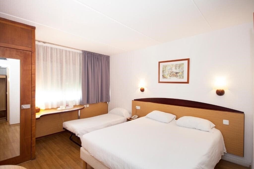Фото Travelodge Barcelona Del Valles 3*