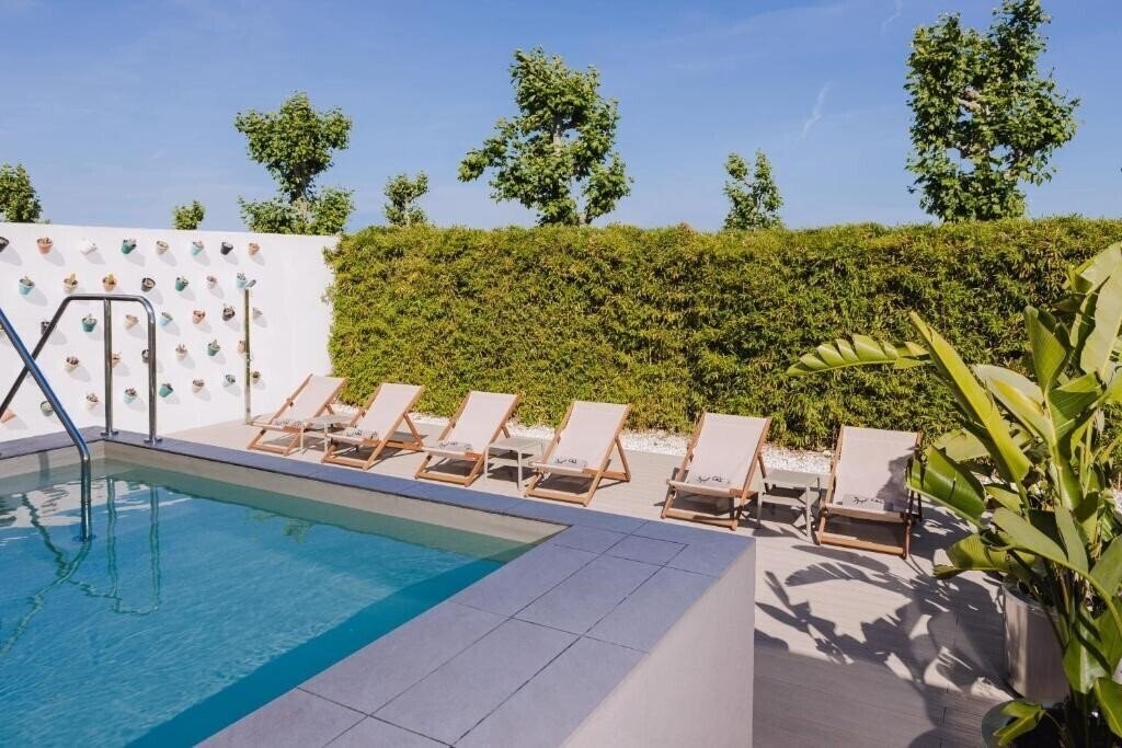Отель Innside by Melia Barcelona Aeropuerto 4*