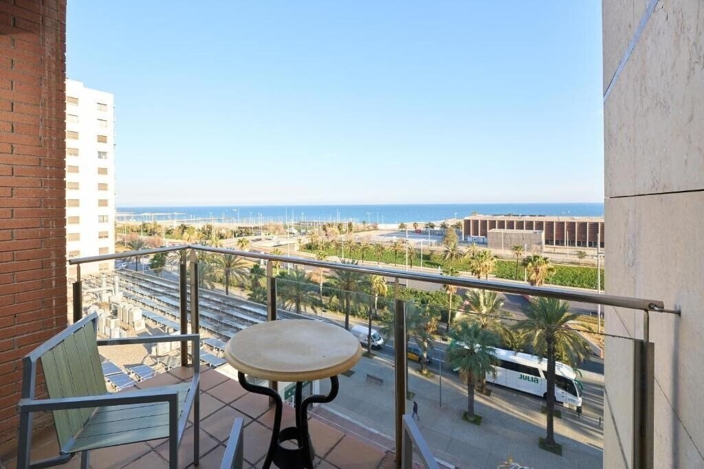 Готель Catalonia Barcelona Beach 4*