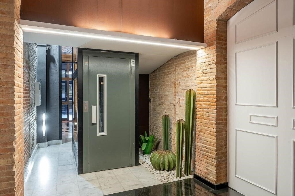 Фото Enjoybcn Colon Apartments 4*
