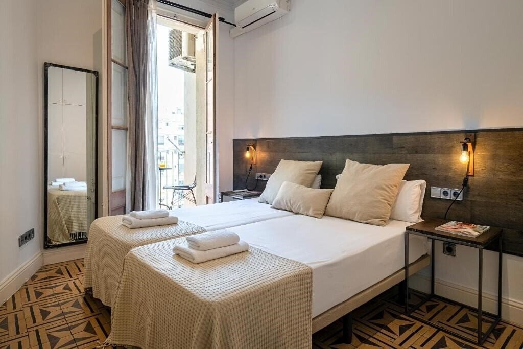 Отель Habitat Apartments Eixample Balconies 4*