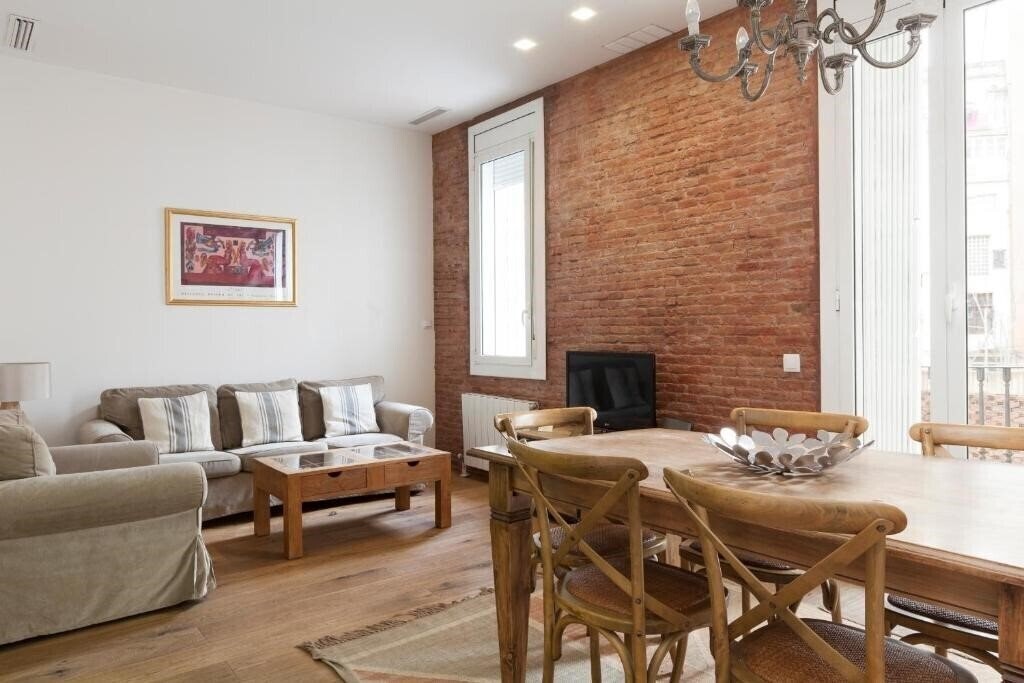 Отель Akira Flats Roger de Flor Chic Apartment 3*