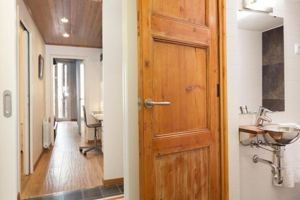 Фотография Akira Flats Roger de Flor Chic Apartment 3*