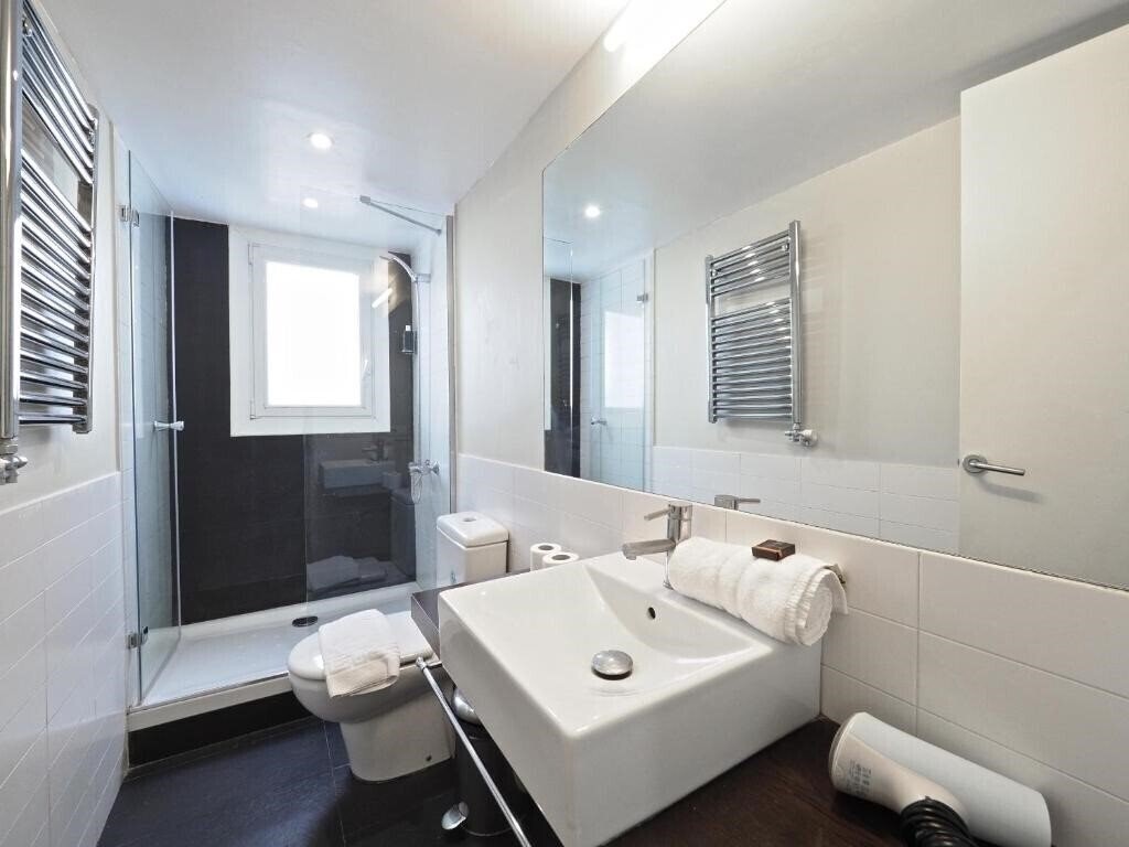 Фотографія BarcelonaForRent Sagrada Penthouse 3*