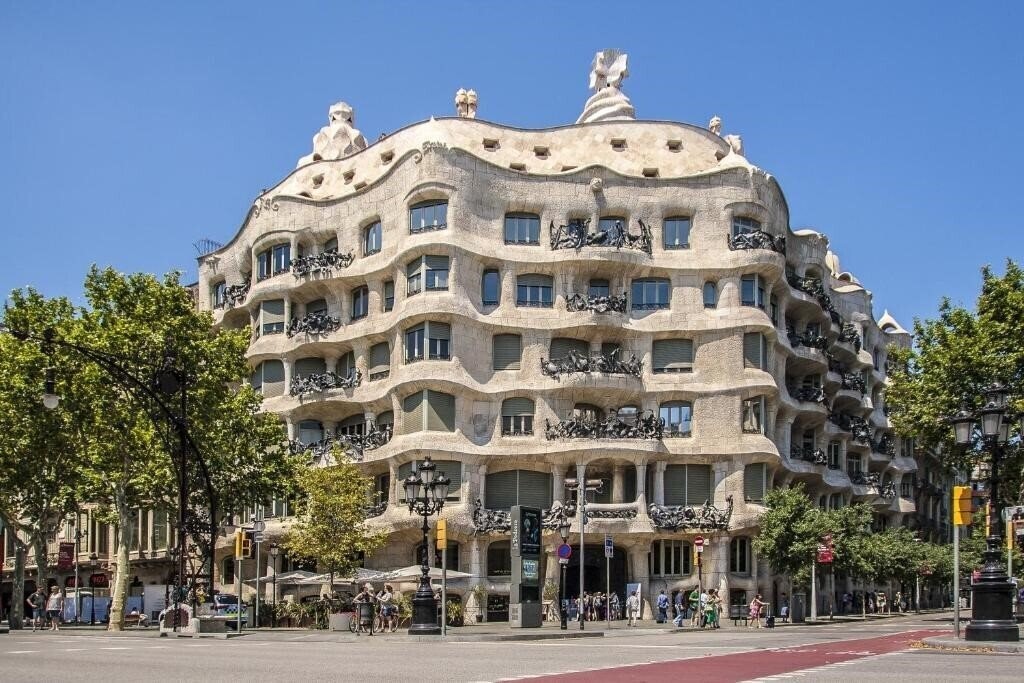 Отель Habitat Apartments Rambla Deluxe 4*