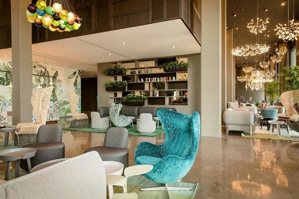 Готель Motel One Barcelona - Ciutadella 3*