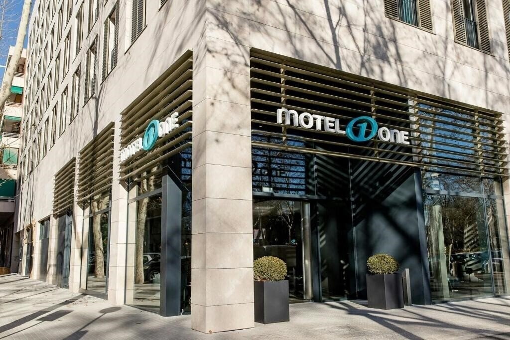 Готель Motel One Barcelona - Ciutadella 3*