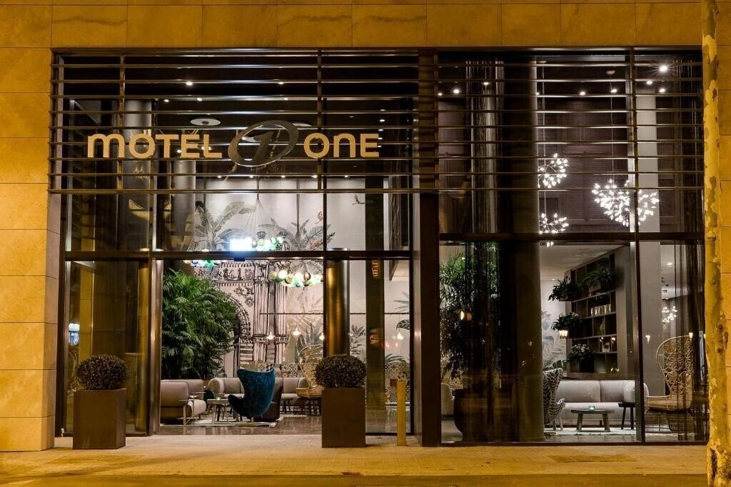 Фото Motel One Barcelona - Ciutadella 3*