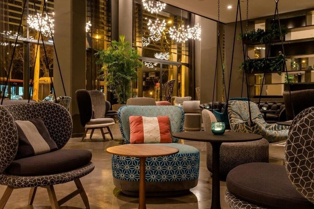 Фото Motel One Barcelona - Ciutadella 3*