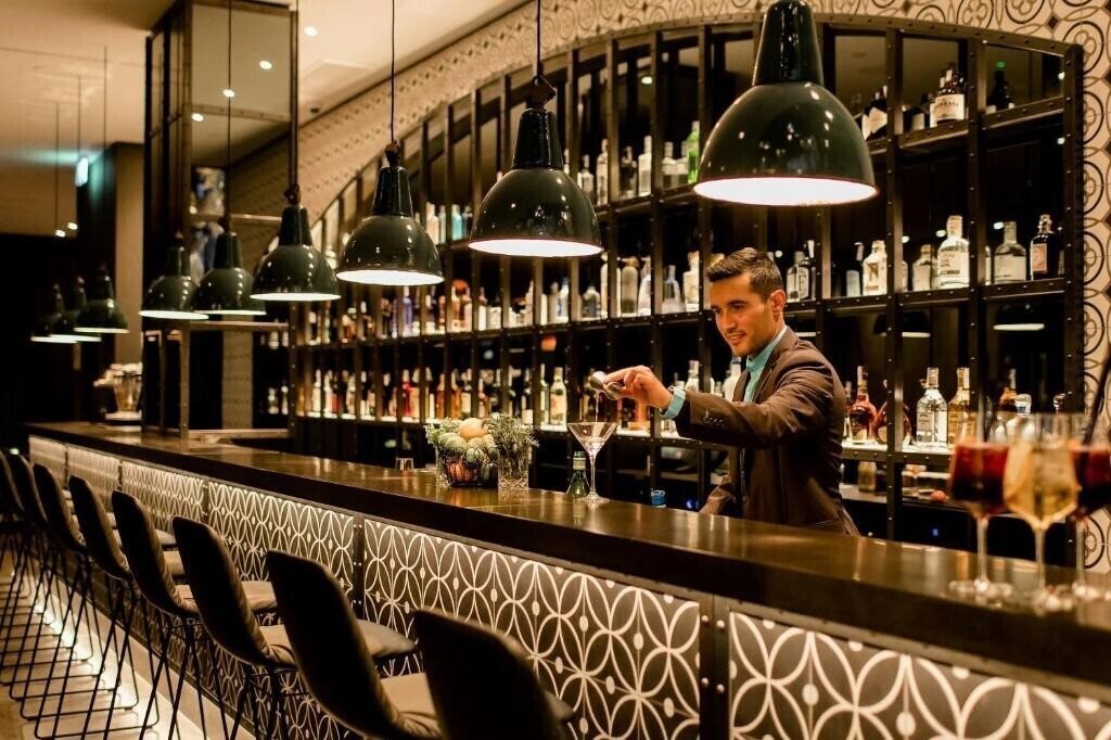 Фотографія Motel One Barcelona - Ciutadella 3*