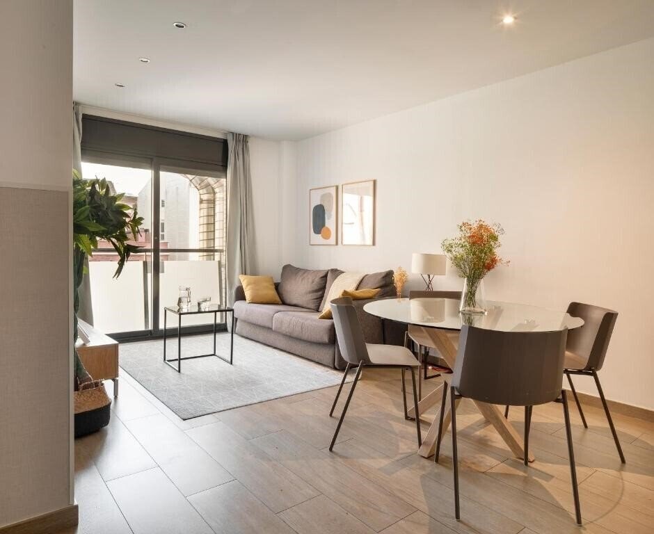 Фотографія Feelathome Plaza Apartments 4*