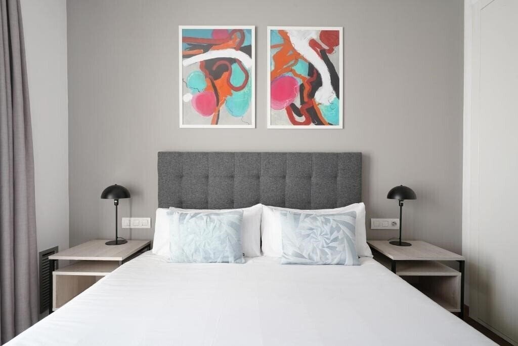 Отель Numa Barcelona Colmena 4*