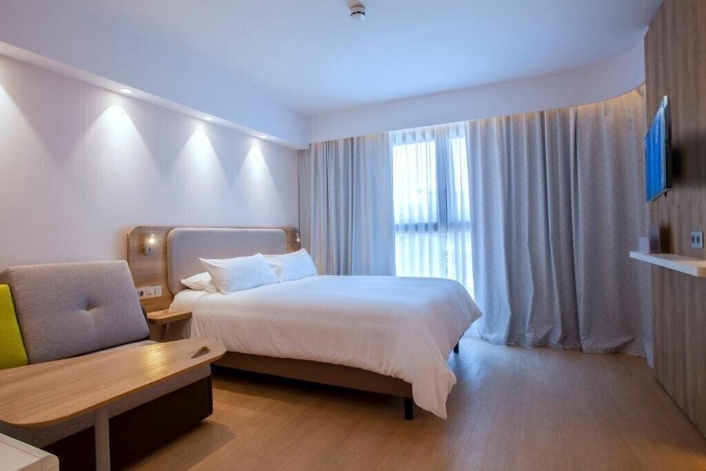 Фото Holiday Inn Express & Suites Barcelona Sabadell 3*