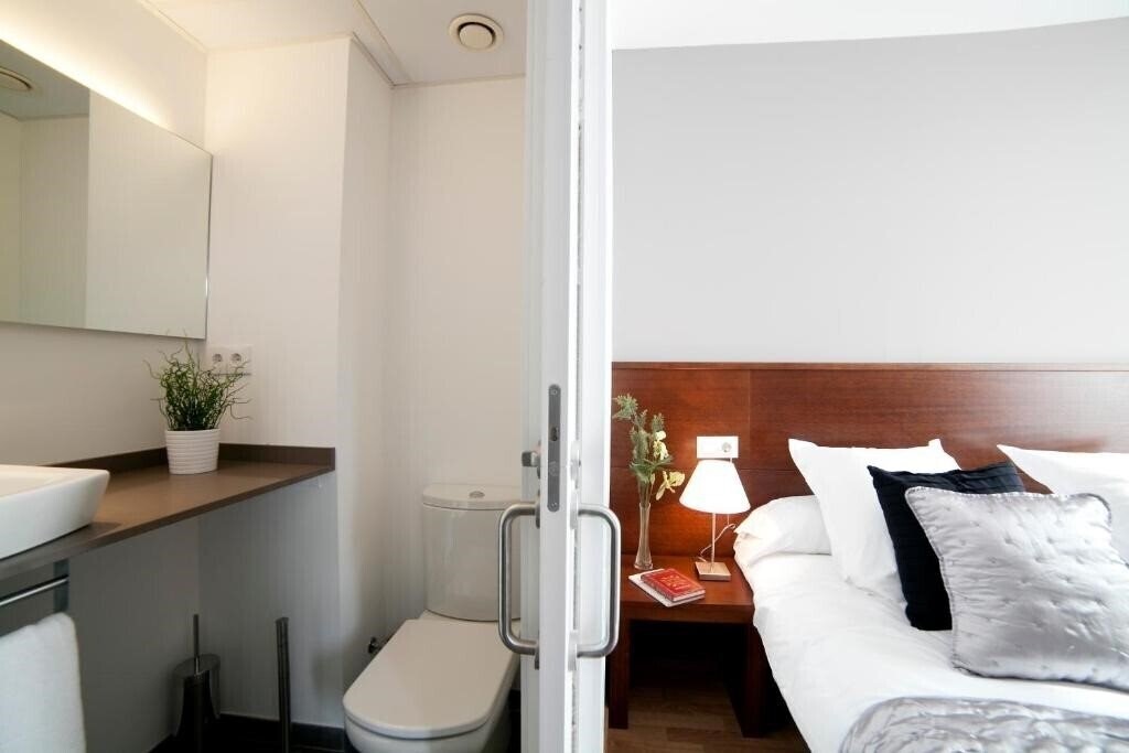 Фотографія Serennia Apartamentos Ramblas Placa Catalunya 3*