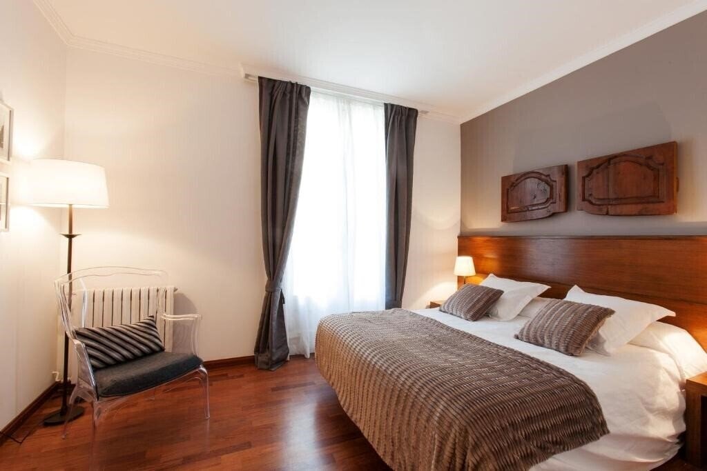Готель Serennia Apartamentos Ramblas Placa Catalunya 3*