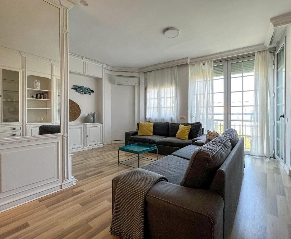 Готель Stay U-Nique Apartment Sardenya II 4*