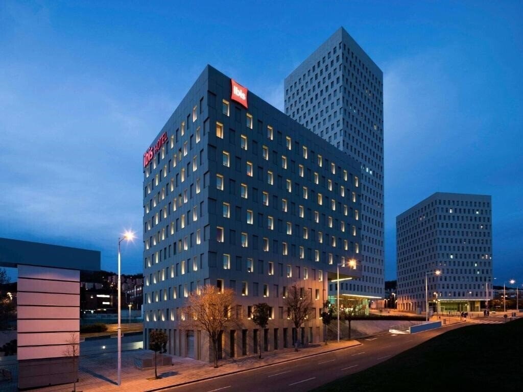Фото Ibis Barcelona Santa Coloma 2*